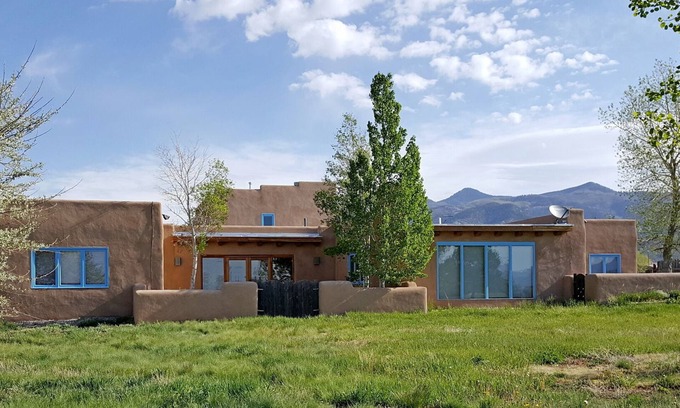 Taos Casa | Bright Star Casa en Arroyo Seco a medio camino entre Taos Plaza y Taos Ski Valley