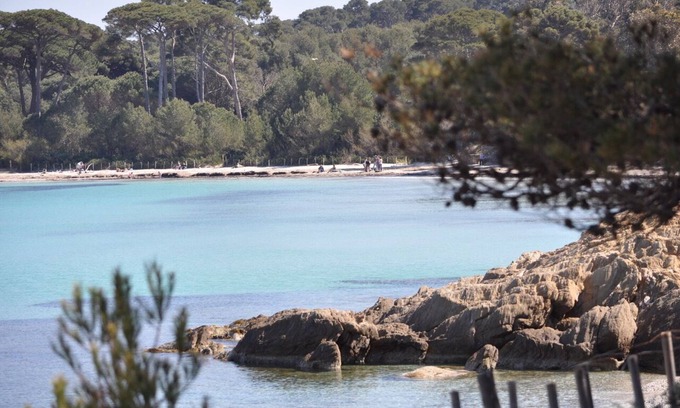 Porquerolles Apartamento | Bright studio at the entrance to the village
