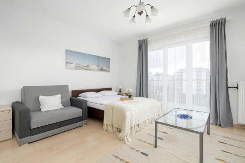 Lagiewniki Apartamento | Bright Studio in Cracow with Desk and Bathtub by Noclegi Renters