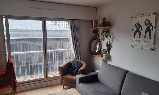 Belleville Apartamento | Bright studio in the village of Jourdain, northeast of Paris.
