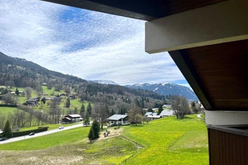 Demi-Quartier Apartamento | Bright studio with view on the green needle