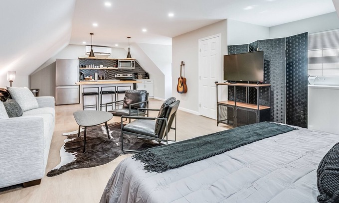 Port Wentworth Apartamento | Bright, stylish 2nd fl Studio
