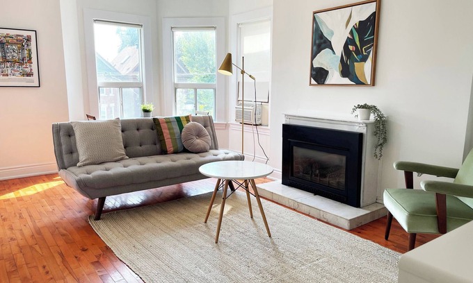 High Park North Apartamento | Bright + Stylish Apartment in High Park/Junction