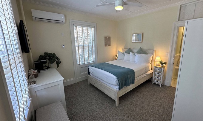 Historic Hill Apartamento | Bright & Sunny 1 Bed/ 1 Bath/ Dog Friendly on Historic Spring St.