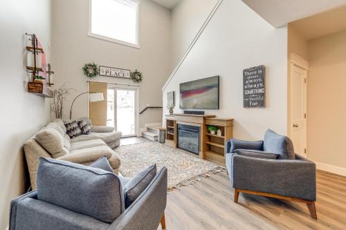 Swan Valley Casa | Bright Swan Valley Townhome Hike, Fish and Ski!
