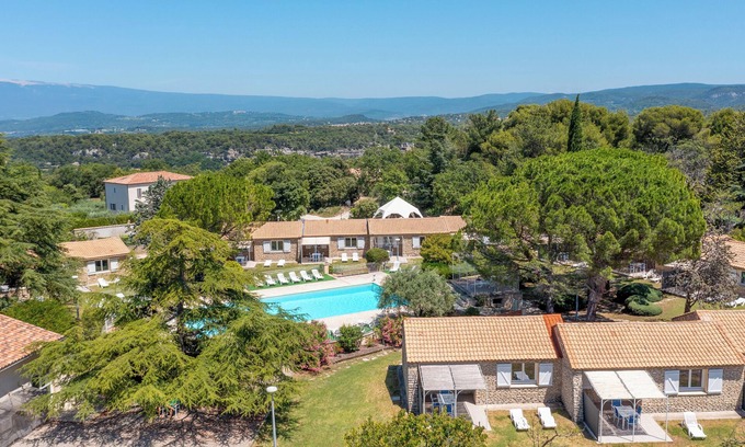 La Roque-sur-Pernes Condominio | Bright T3 cottage in secure domain