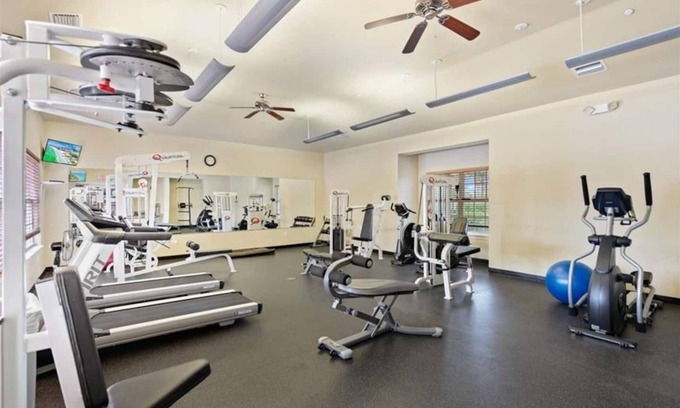 Fort Myers Casa | Bright townhome in gated community