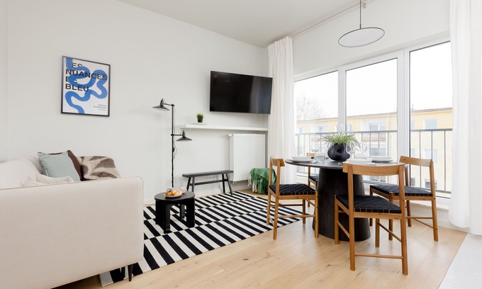 Grochow Apartamento | Bright Two Bedroom Apartment by Renters