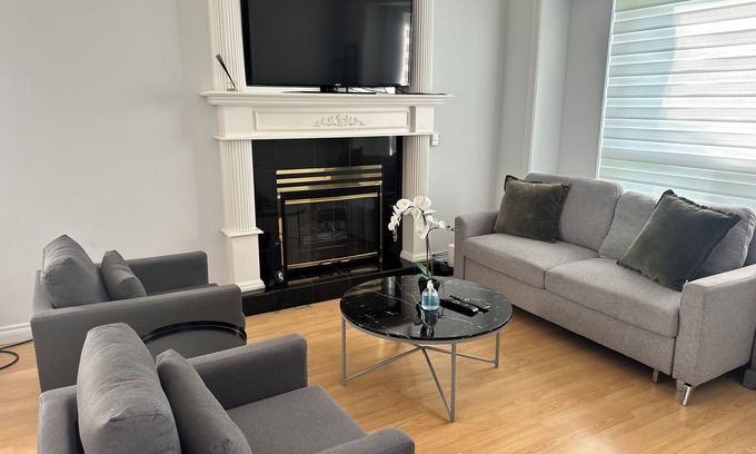 Hastings Casa | Bright & updated home near Burnaby