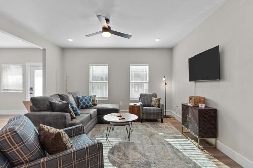 The Gate Casa | Bright Urban Comfort | JZ Vacation Rentals