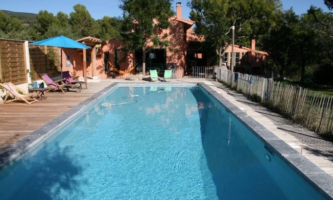 La Motte-dʼAigues Casa | Villa luminosa con gran piscina en el corazón de Provenza