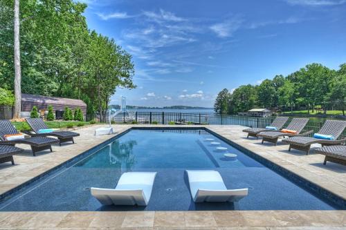 Denver Casa | Bright Water Cove Priv DockBoat Ramp Waterfront Saltwater Pool AvantStay