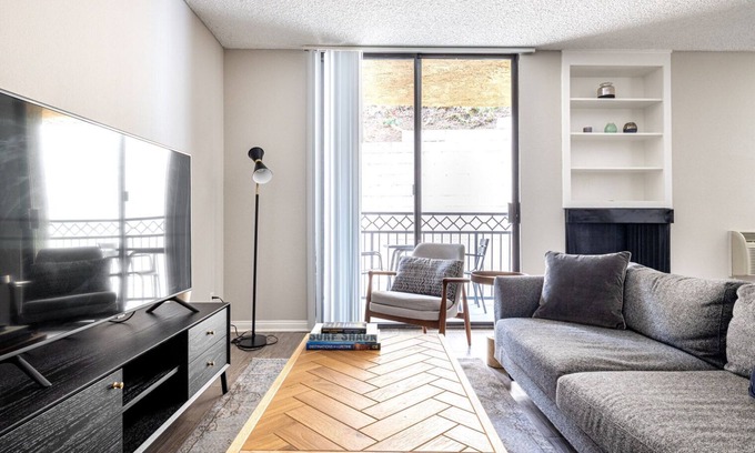 Westwood Apartamento | Bright Westwood 1BR w/ Gym, Pool & Spa, close to UCLA, by Blueground