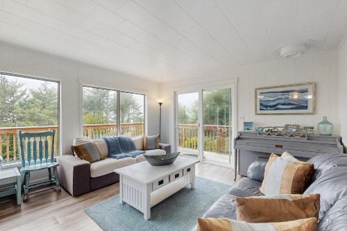 Rockaway Beach Casa | Brighton Blue