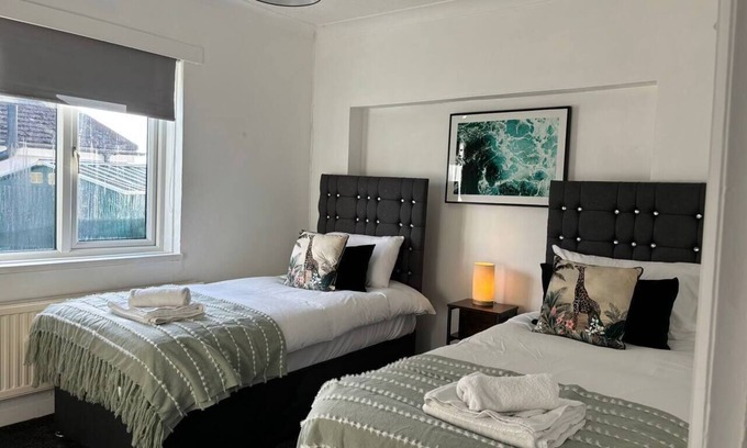Woodingdean Casa | Brighton House- Coastal living Cosy 3BR, Brighton House- Beautiful and Spacious 3BR