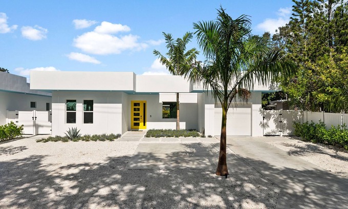 Arlington Park Casa | "Brillant Sunshine" SARASOTA. Luxury POOL home built in 2023. Up to 18 guests