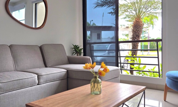 Samborondón Apartamento | BRILLANTE, PISCINIA, SEGURO Samborondón