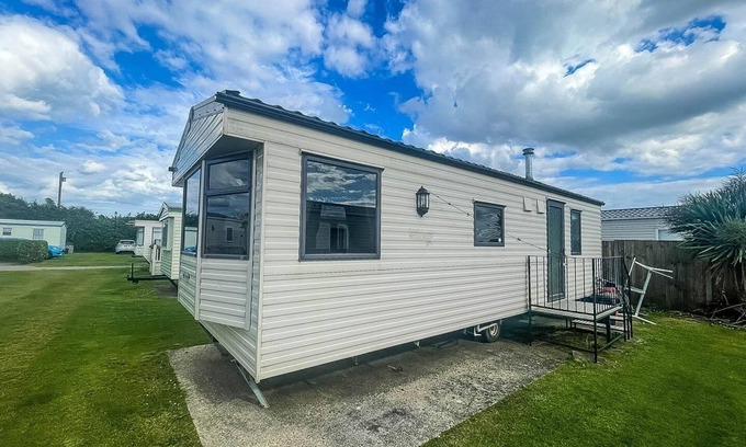 Scratby Casa | Brilliant 6 berth caravan nearby Scratby beach, Norfolk ref 43081B