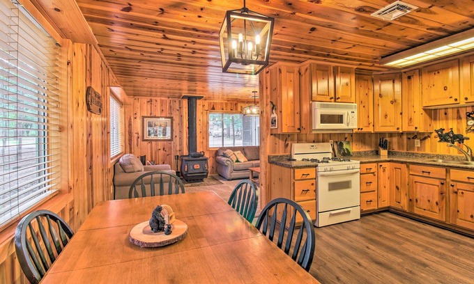 Pinetop Cabaña | Bring a Pet: Pinetop Cabin w/ Game Room!
