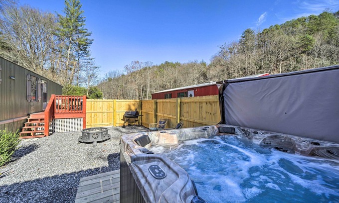 Whittier Casa | Bring a Pet: Smoky Mtn Vacation Rental w/ Yard!