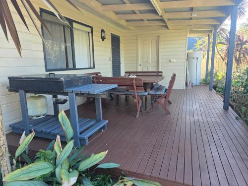 Burrill Lake Casa | Bring the Dog, Boat and Family - lakeside escape