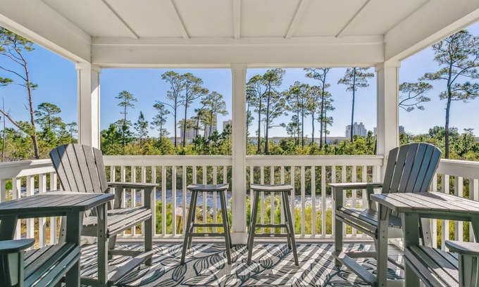 Ono Island Casa | Bring Your Bikinis & Martinis to Lost Key |Beach Gear Included |Steps to Gulf |Pools|Dogs OK