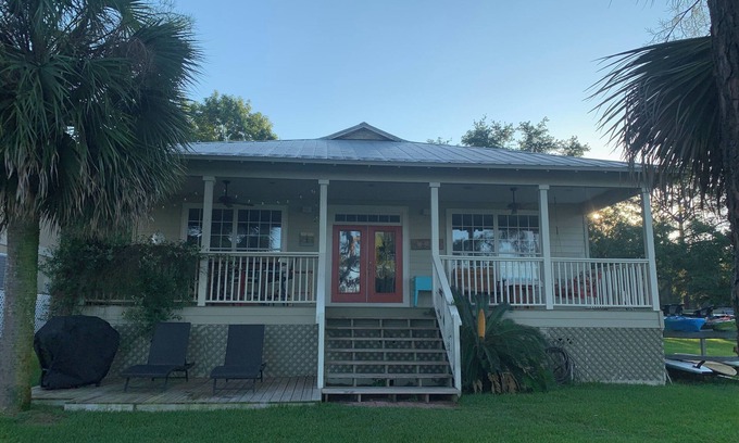 Fort Walton Beach Casa | Bring your boat: 3 bedroom home with dock space for your boat