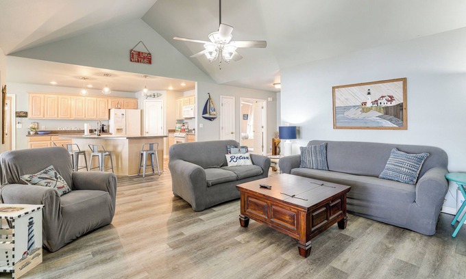 Grove Casa | Bring Your Boat! Lakefront Home w/Dock in Grove