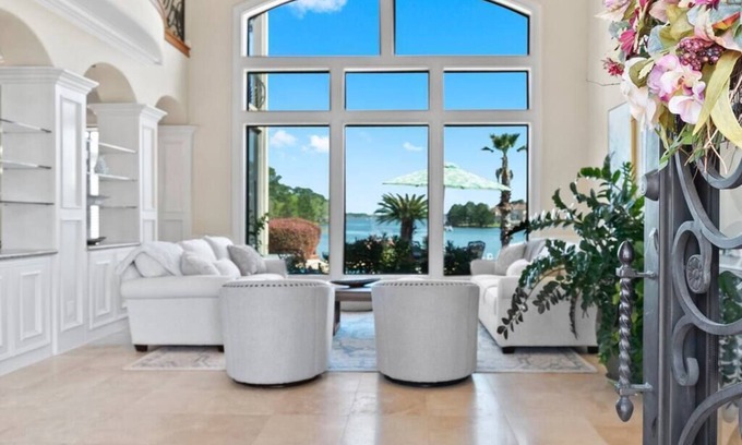Montgomery Casa | Bring Your Boat! Luxe Lakefront ☀Pool☀Hot Tub☀Dock ☀ Close to Restaurants