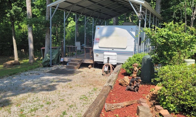 Westminster Casa | Bring Your Boat. Pool, Public Lake Hartwell access at this rustic RV Hideaway.