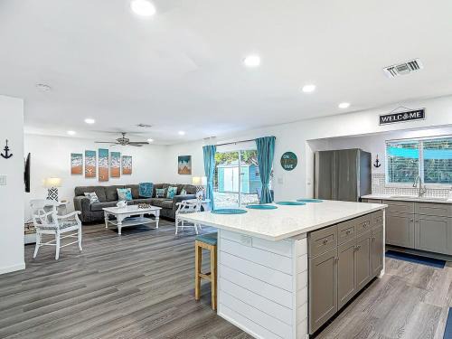 Iona Casa | Bring Your Boat! Updated Home Close to 3 Beaches