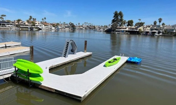 Discovery Bay Casa | Bring your boat! Waterslide! Close to fast water!