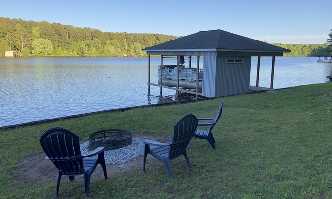 Bracey Casa | Reúna a sus amigos y familiares en Lake Gaston 6BR / 4B