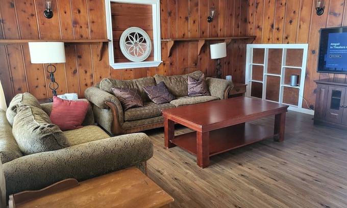 Corsicana Casa | Bring your Golf Clubs. House located near 4th hole of Public golf course