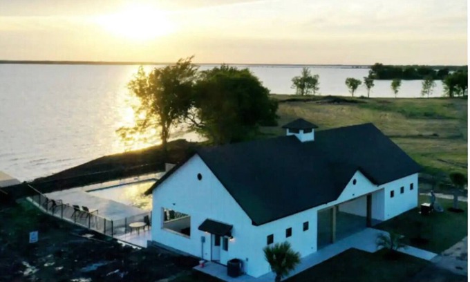 Kerens Alquiler De RV | Bring your RV and camp by the majestic and peaceful Richland Creek Reservoir.