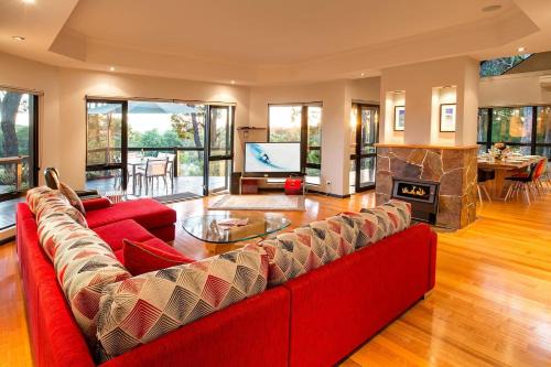 Yallingup Casa | Bringa - Spacious Bushland Retreat with Scenic Views