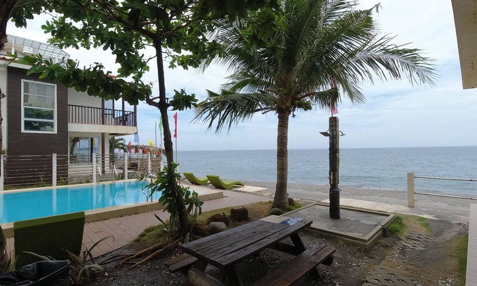 Morong Casa | Brisa Marina Beach Resort powered by Cocotel