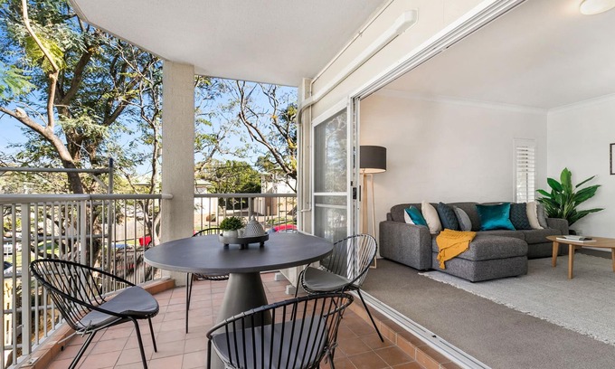 Indooroopilly Apartamento | Large and Airy Unit in Quiet Riverside Suburb