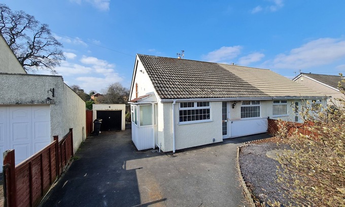 Hanham Casa | Bristol 2-Bed Bungalow, Sleeps 4, Parking