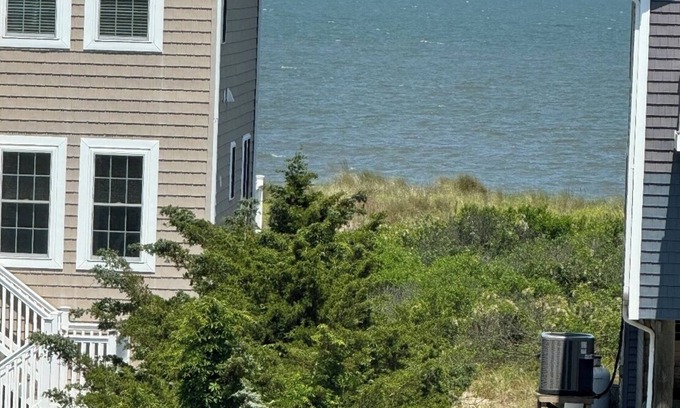 Delaware Beaches Casa | BROADKILL BEACH HOME SLEEPS 10 LINENS INCLUDED! HOT TUB, BIKES RENTS SAT TO SAT