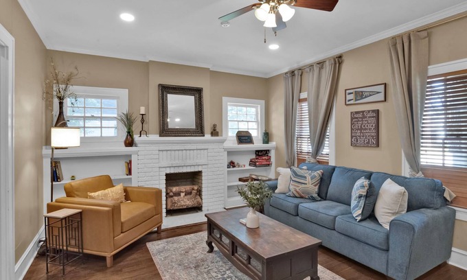 Broadmoor Casa | Broadmoor 3 Bed Pet Friendly Fenced Backyard