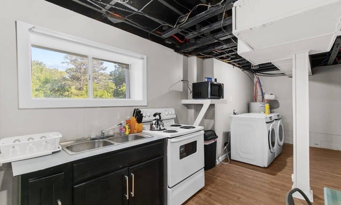 New Castle Apartamento | Broadmoor Bungalow - Unit B