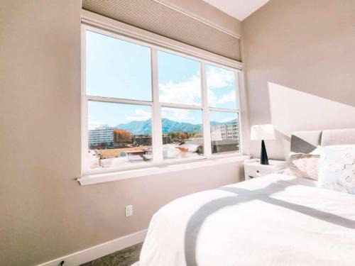Skyway Casa | Broadmoor Mtn Retreat Pet Friendly Townhouse
