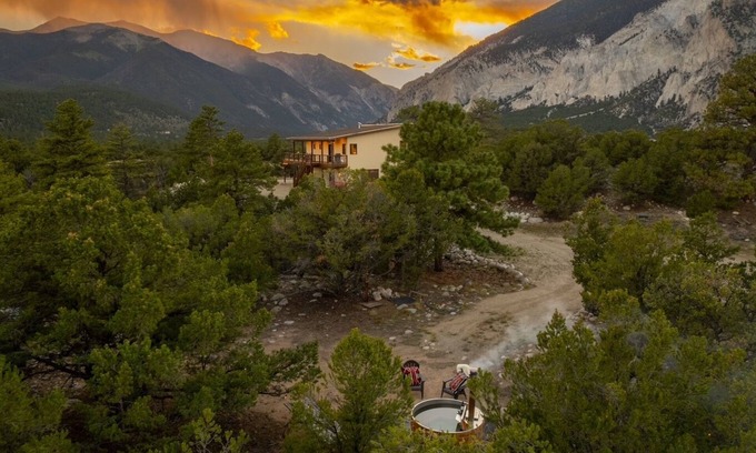 Nathrop Casa | Broadview Luxury Retreat + 8 acres near Mt Princeton Hot Springs