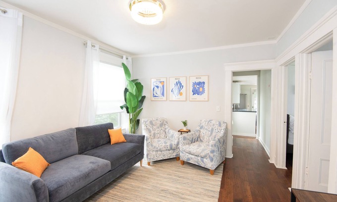Off Broadway Apartamento | Broadway Hideaway: Newly Renovated 3 Bed Unit- Broadway neighborhood- Newport