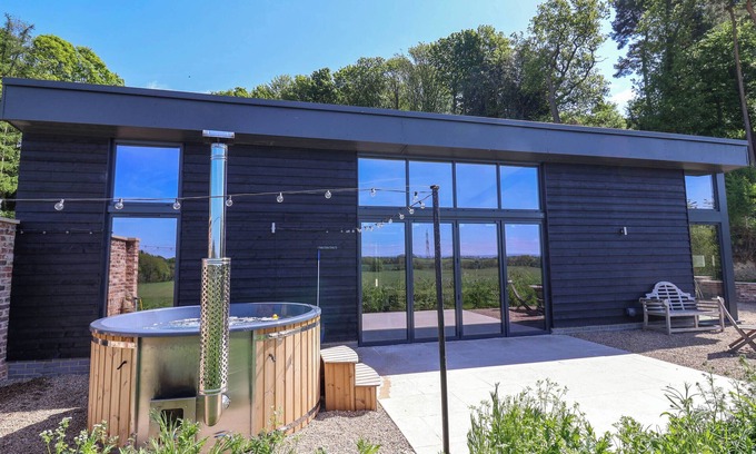 Northallerton Cabaña | BROCK HOUSE, character holiday cottage, with hot tub in Northallerton