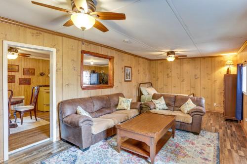 Parsons Casa | Brodies Landing Cottage about Half Mi to Lick Creek!