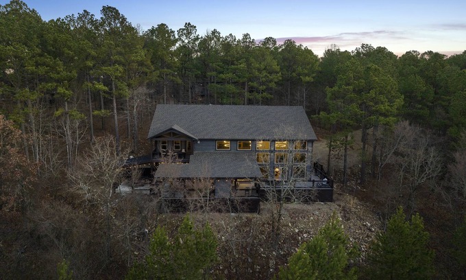 Broken Bow Cabina | Broken Branch Lodge, Offers guests unique amenities & amazing views