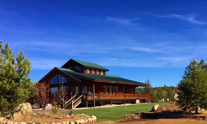McCall Casa | Broken Ridge Ranch - Massive home, sleeps 34 guests w/hot tub, game room, air conditioning