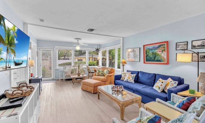 Tarpon River Casa | Bromeliad Bungalow - Downtown Cottage